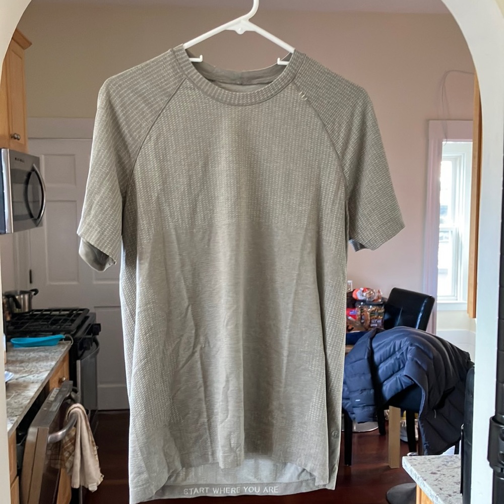 Lululemon Metal Vent Tech Short Sleeve Shirt Raw Linen/Carbon Dust Men's M